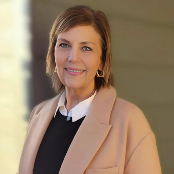 Lynn-Jabs-circle-5d841f1b7a6741411515dce2f40cd9ae-2fh6ta8ripuk